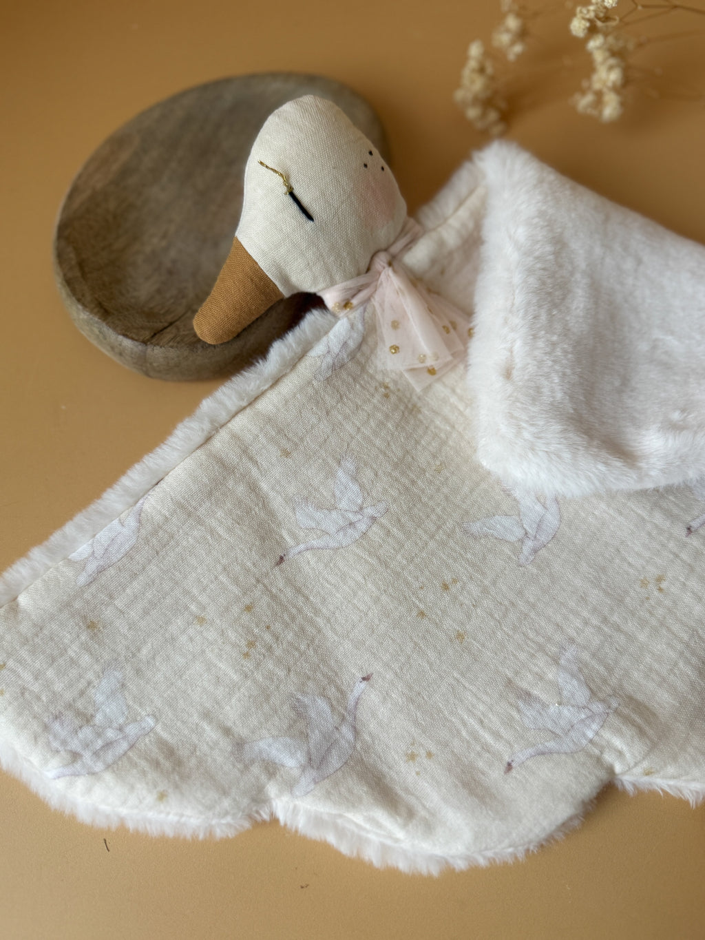 Doudou Mme Oie Écrue - Fourrure extra douce - Motif Oies Blanches