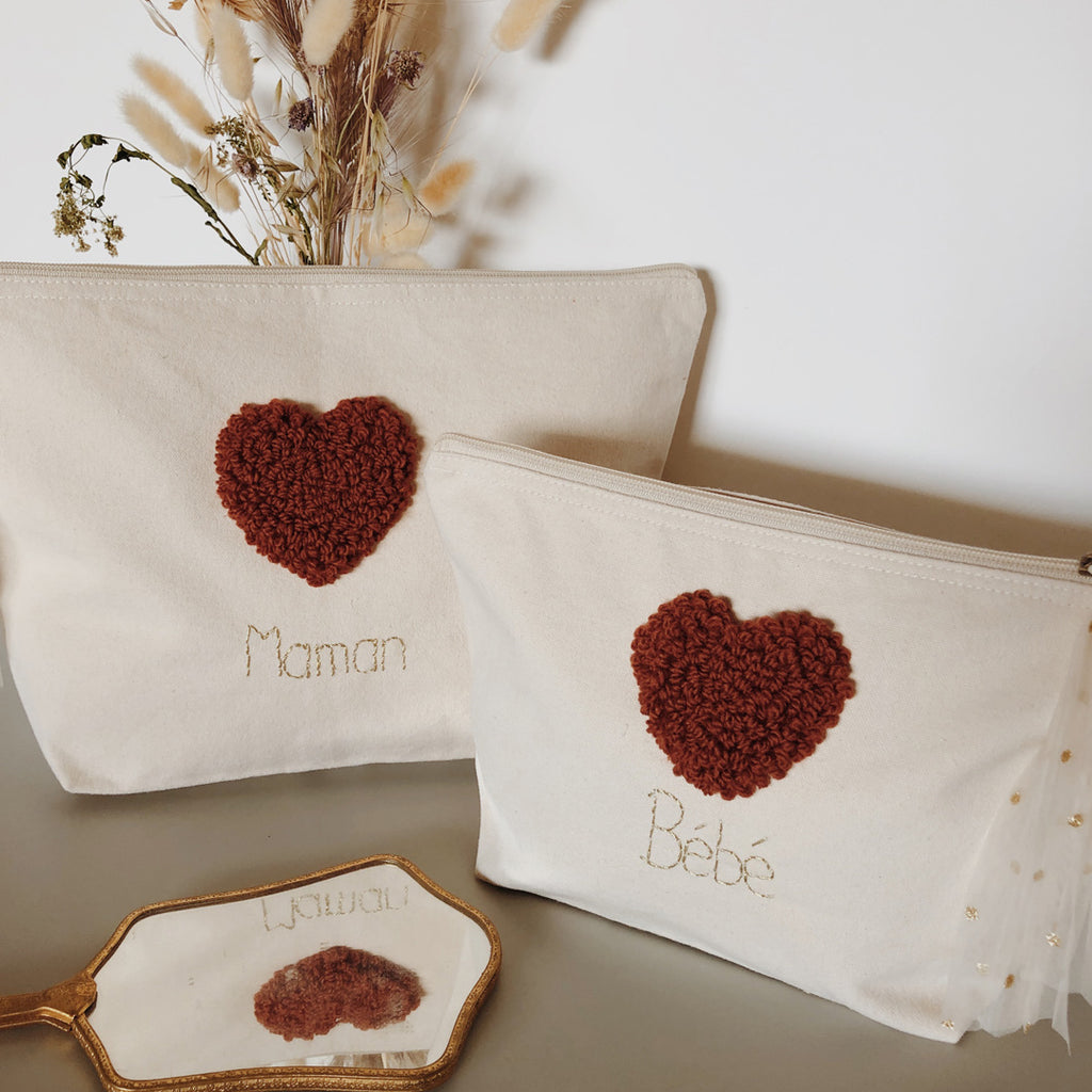 trousse de toilette brodée maman et bébé