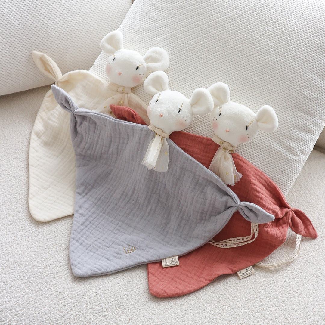 Doudou Léo le Souriceau - Doudou personnalisable 100% fait main - Gaze de coton