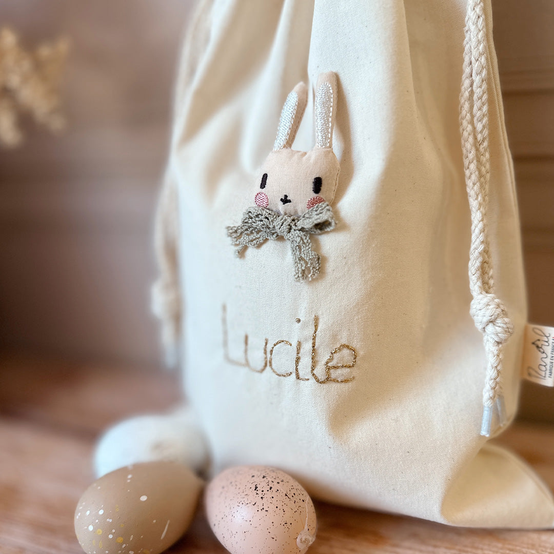 pochon de naissance avec petit lapin orné
