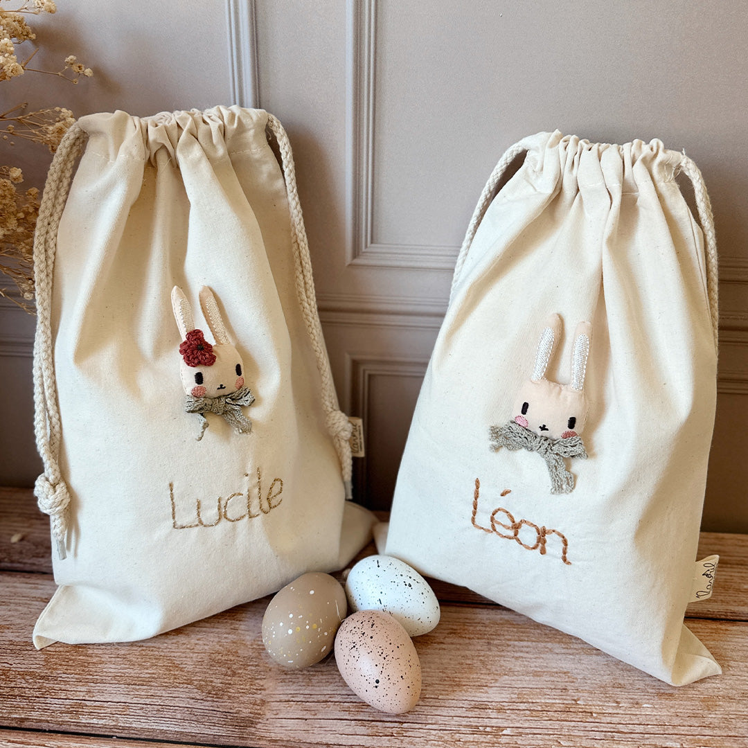 pochon de naissance avec petit lapin orné