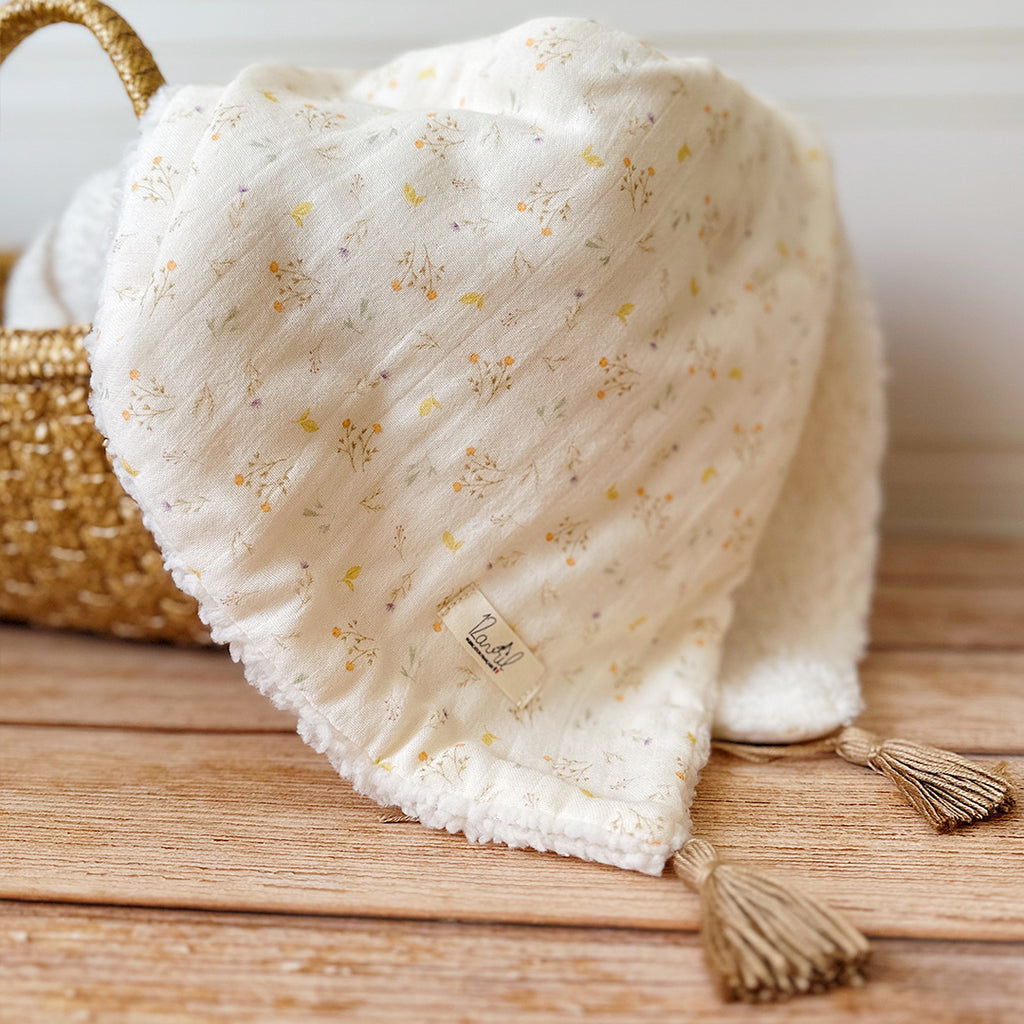 Couverture demie saison Sherpa - Motif Fleurs des champs - Choix des pompons