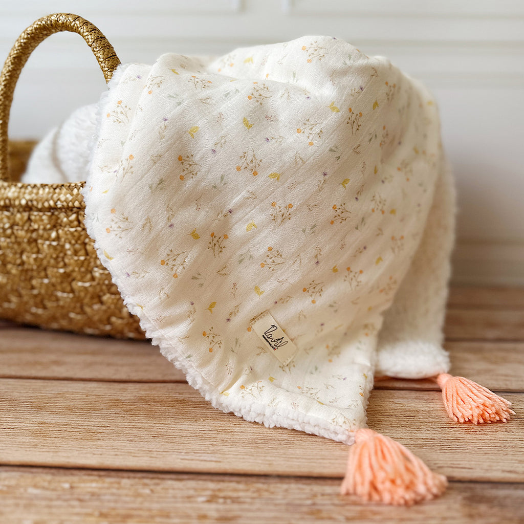 Couverture demie saison Sherpa - Motif Fleurs des champs - Choix des pompons