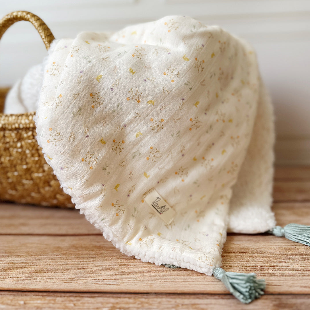 Couverture demie saison Sherpa - Motif Fleurs des champs - Choix des pompons