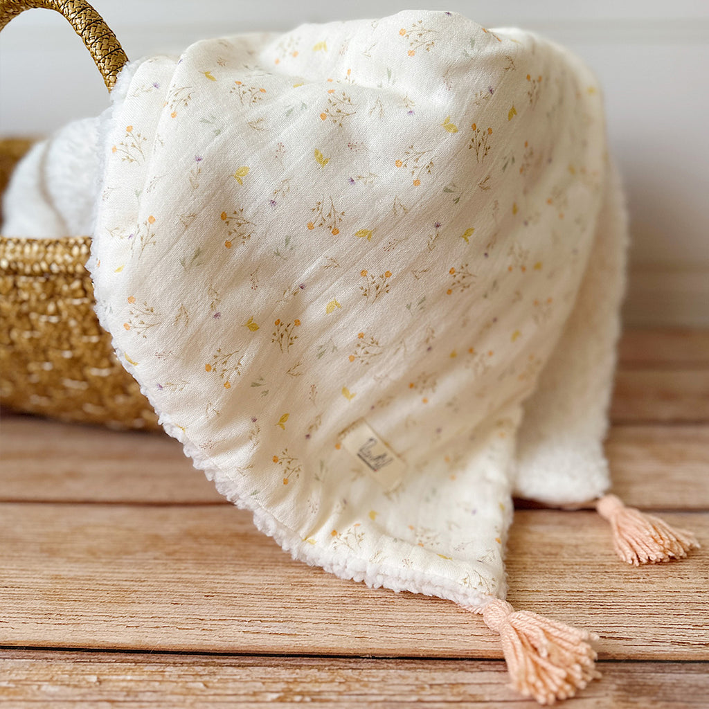 Couverture demie saison Sherpa - Motif Fleurs des champs - Choix des pompons