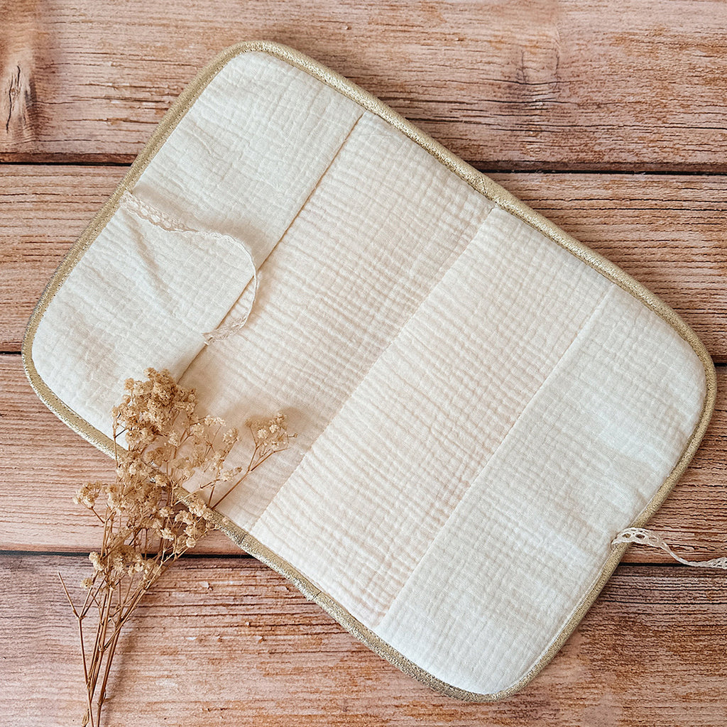 protège carnet de santé personnalisé en moumoute écrue coeur brodé