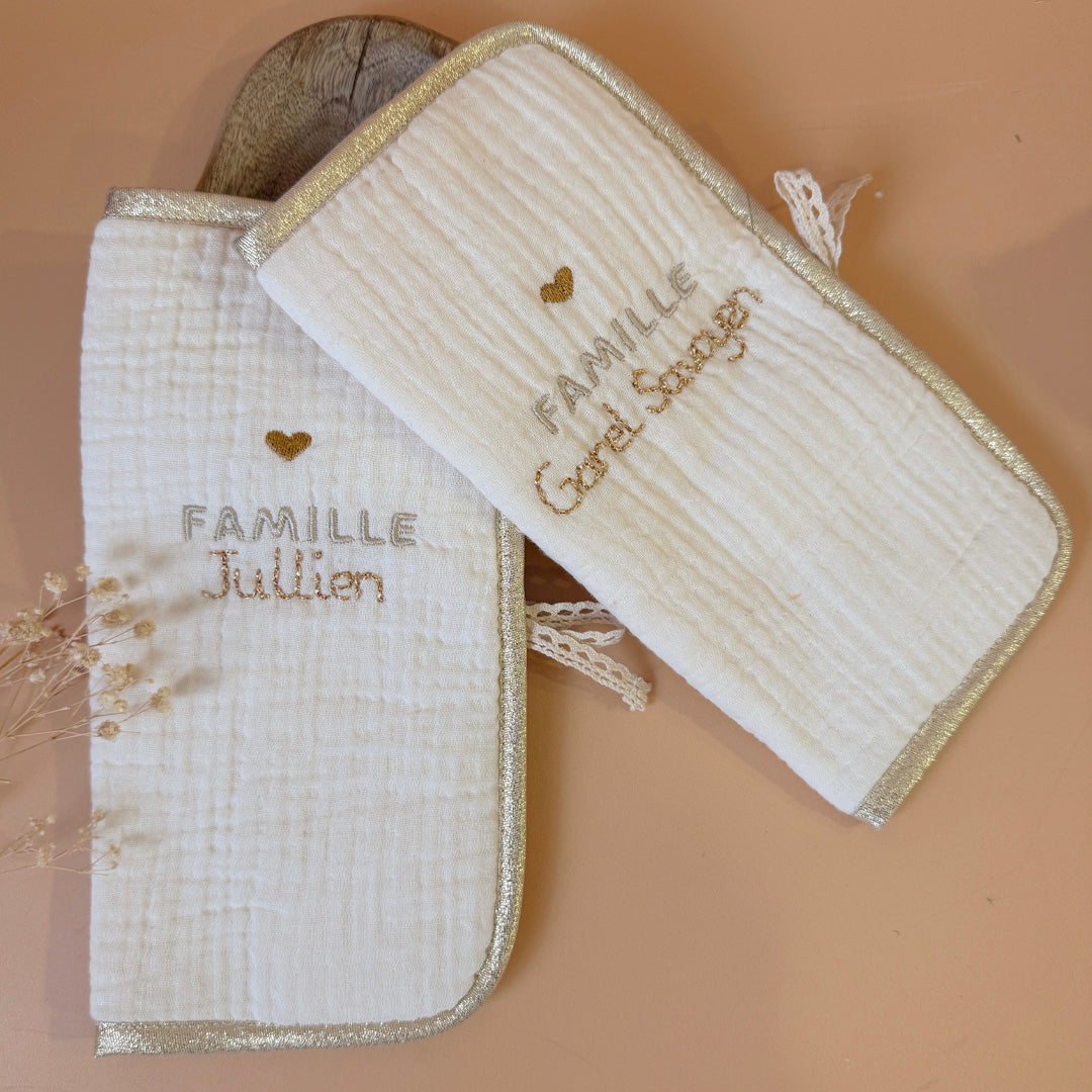 Protège Livret de Famille en gaze de coton Brodé