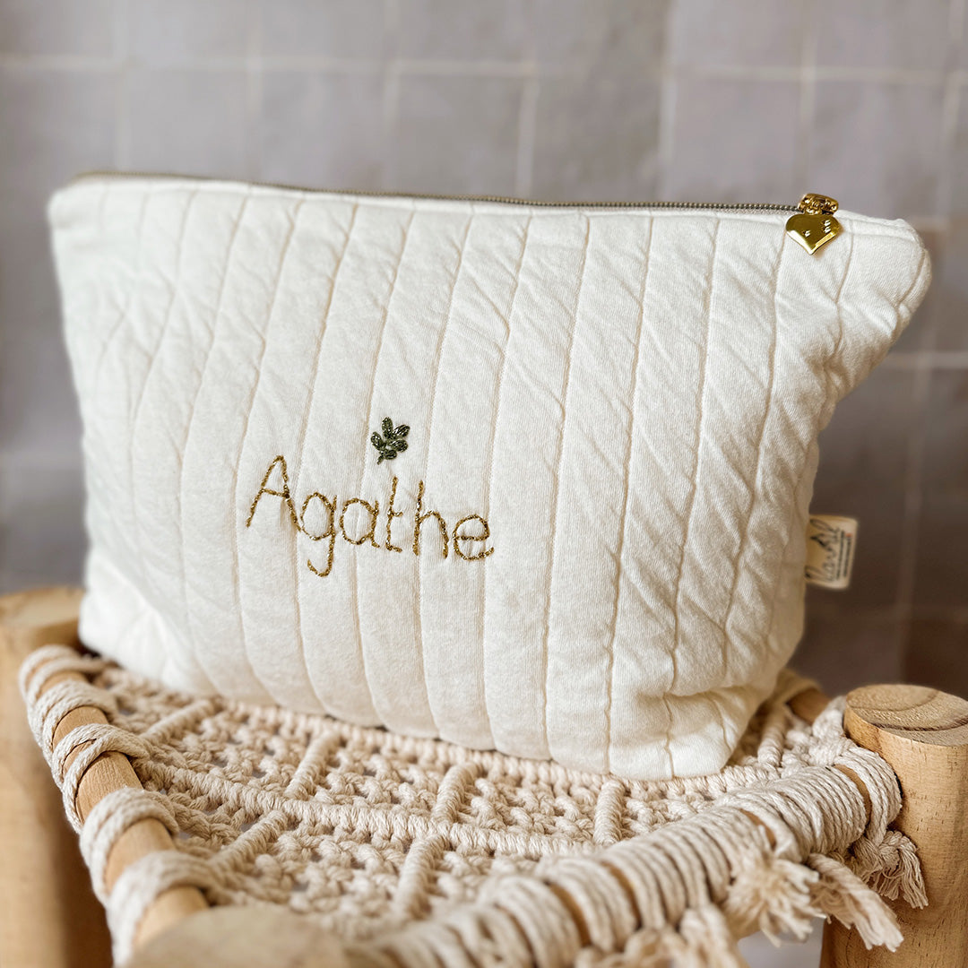 Trousse de toilette matelassée écrue personnalisée - Feuille brodée - Made in France