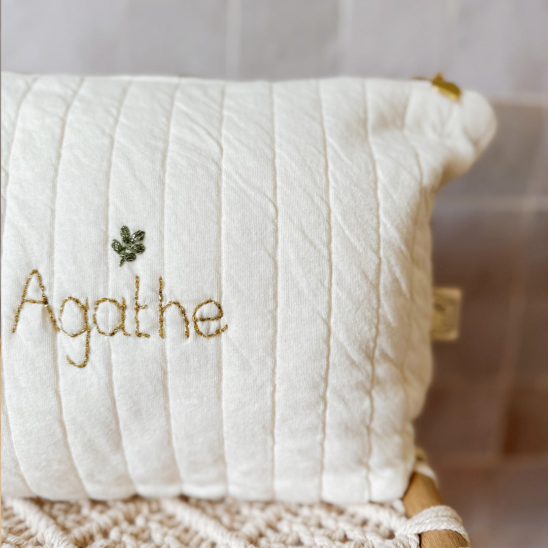 Trousse de toilette matelassée écrue personnalisée - Feuille brodée - Made in France