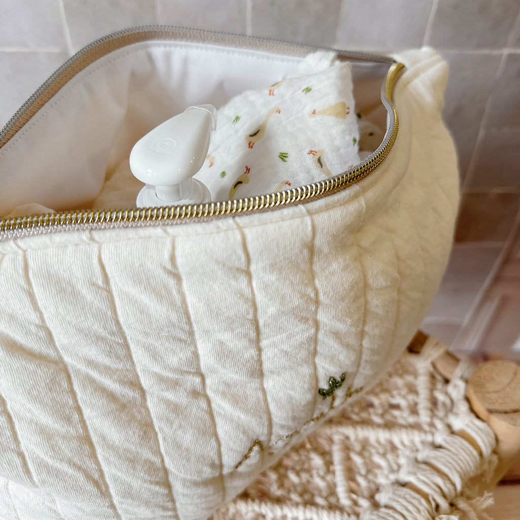 Trousse de toilette matelassée écrue personnalisée - Feuille brodée - Made in France