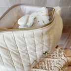 Trousse de toilette matelassée écrue personnalisée - Feuille brodée - Made in France