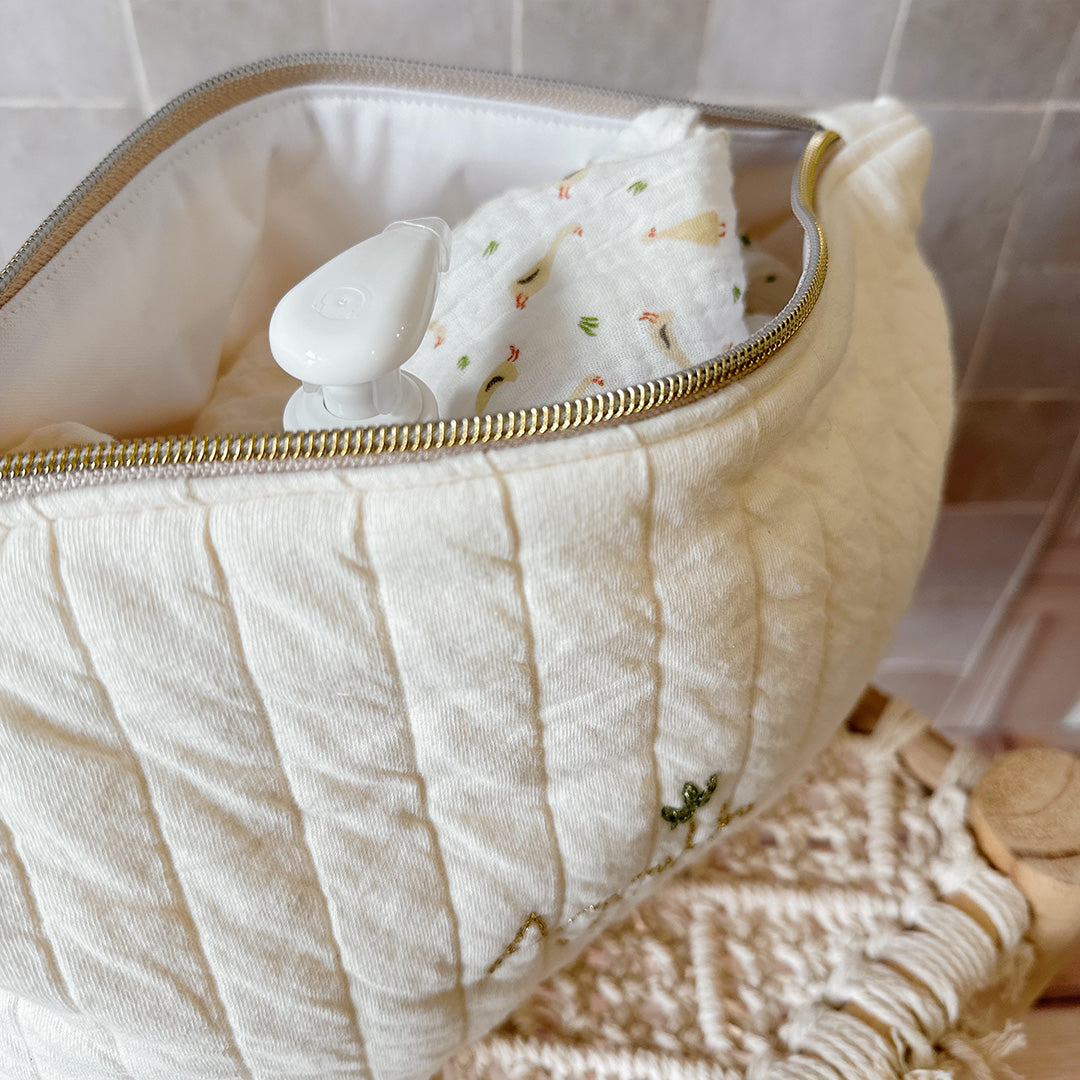 Trousse de toilette matelassée écrue personnalisée - Feuille brodée - Made in France