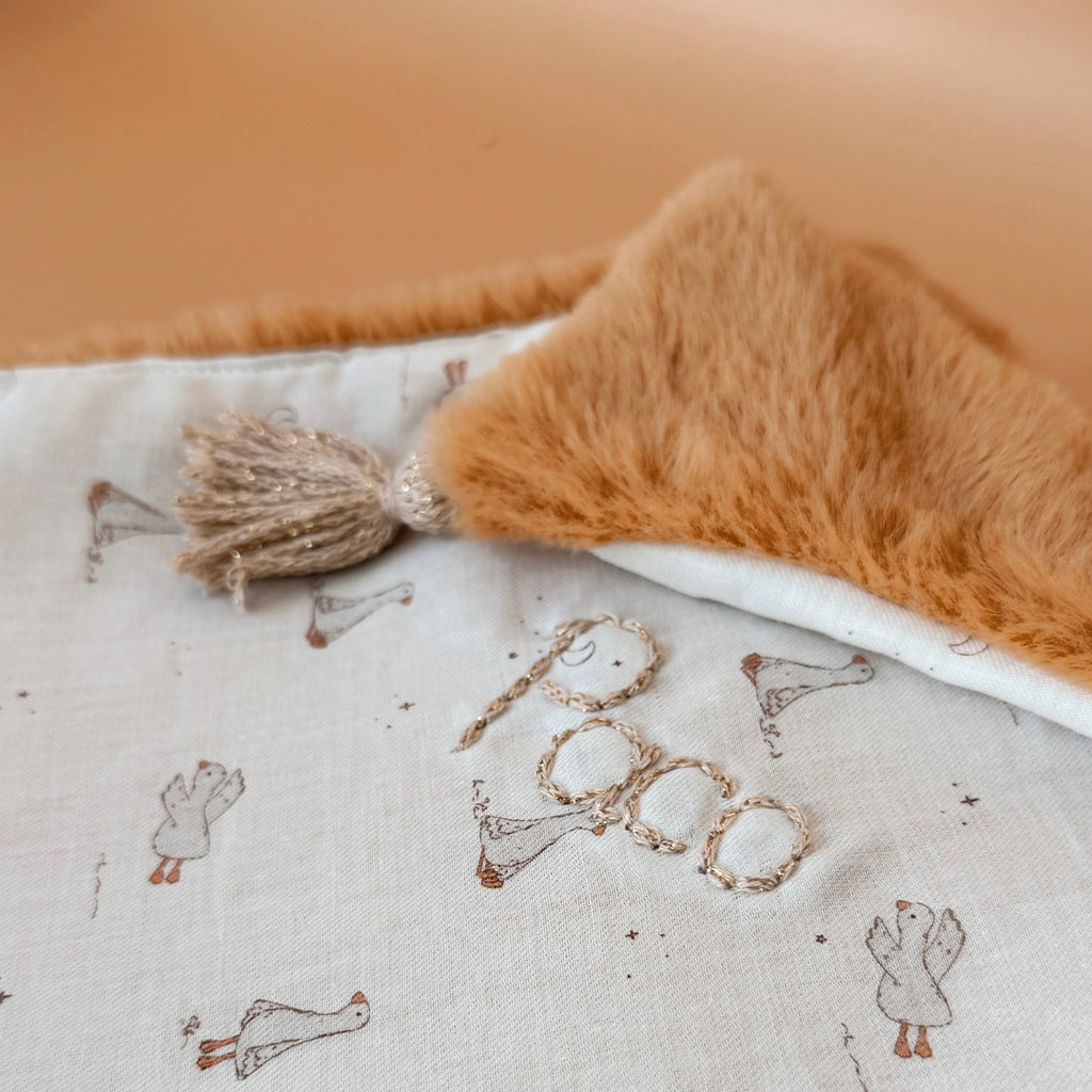 Couverture Chaude Fourrure biscuit - Motif Ma petite oie