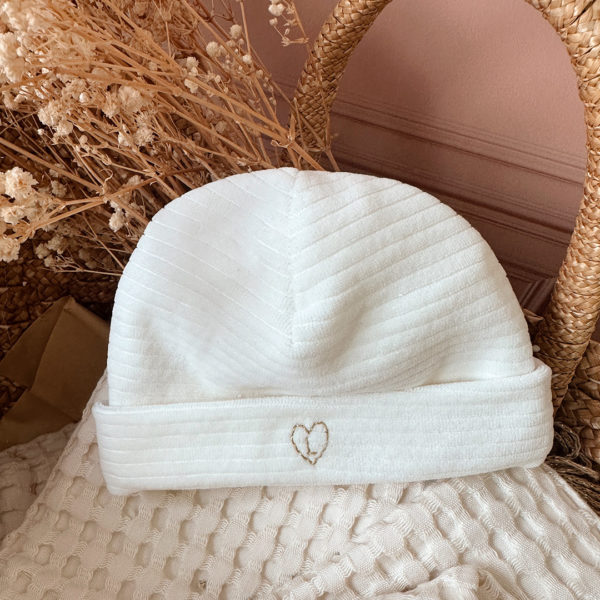 Mon Premier Bonnet de Naissance en Maille Éponge Côtelée Écrue - Personnalisable avec une broderie faite à la main