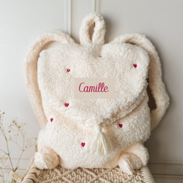 sac à dos personnalisé en moumoute écrue coeur brodé