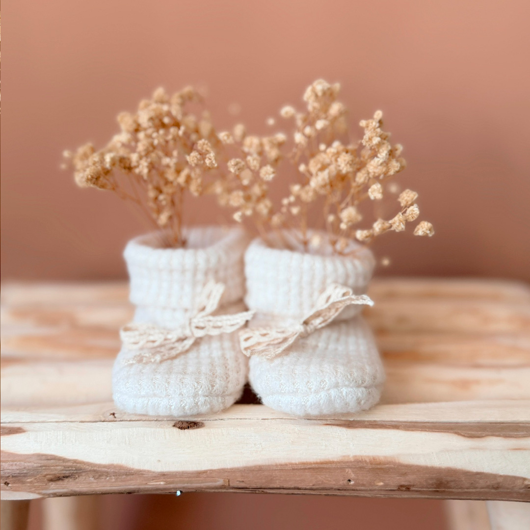 Chaussons de Naissance en Maille nid d&rsquo;abeille gratté écru