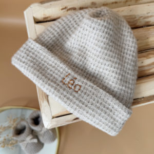Bonnet de Naissance en Maille Nid d'abeille Grège - Prénom