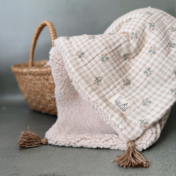 couverture carreaux fleuris pompons beige 3 12avril !