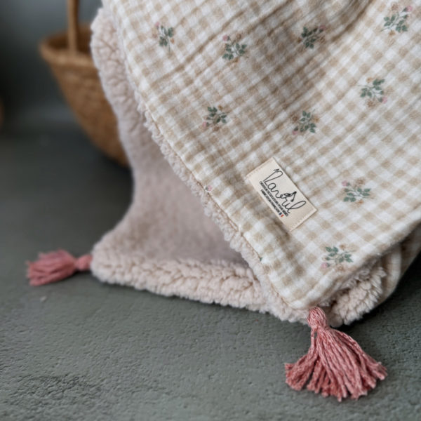 couverture carreaux fleuris pompons rose 12avril !