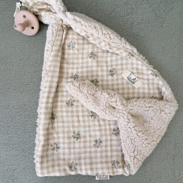 doudou 1 lange carreaus fleuris 12avril 3