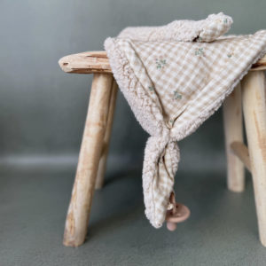 Doudou Lange Sherpa beige - Motif Carreaux fleuris