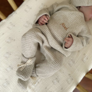 Ensemble de naissance Grège - Brassière + pantalon maille nid d'abeille grattée