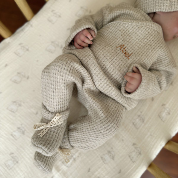 ensemble de naissance en maille grège 12avril 3