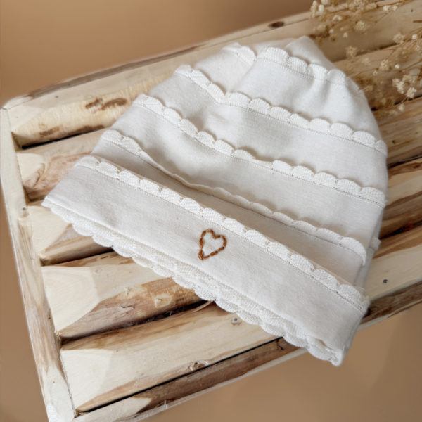 bonnet de naissance festonné initiale 12avril