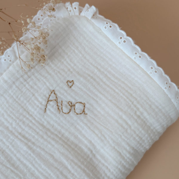 couverture dentelée brodée 12avril