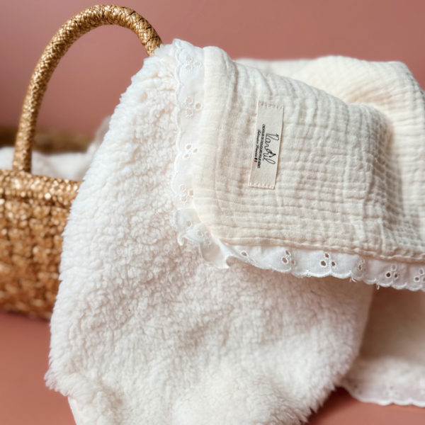 couverture demie saison 12avril gaze de coton dentelé et sherpa 4