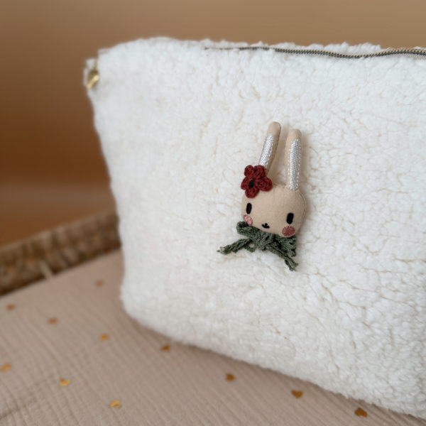 trousse de toilette en sherpa écru avec décoration au choix 12avril